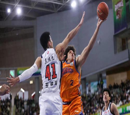 曝廣東宏遠(yuǎn)將裁掉薩林杰！打不了高端局，防守太差