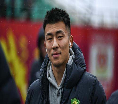 又受傷了！北京國(guó)安再次官宣何宇鵬骨折，受傷位置和去年一模一樣