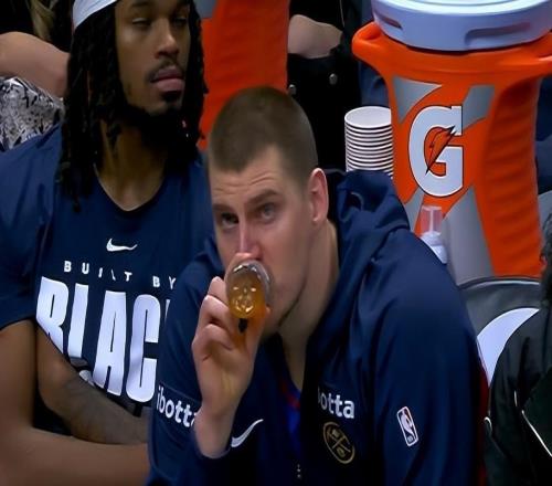 5打8，騎士贏球又贏人，客場逆轉(zhuǎn)掘金，哈登換隊成功，打臉黑子