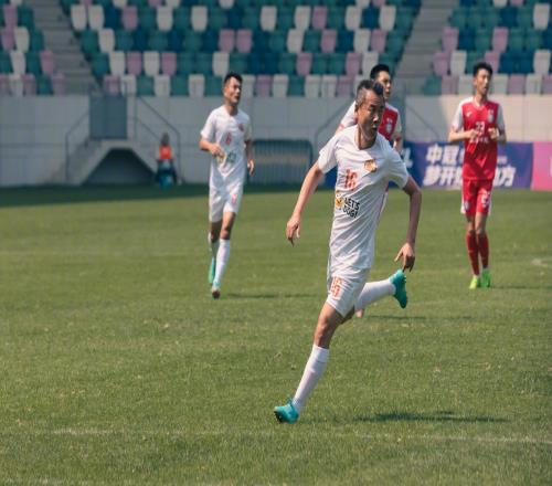 橙變紫！申花前老板朱駿敲定新戰(zhàn)袍顏色，與上海紅藍(lán)豪門遙相呼應(yīng)