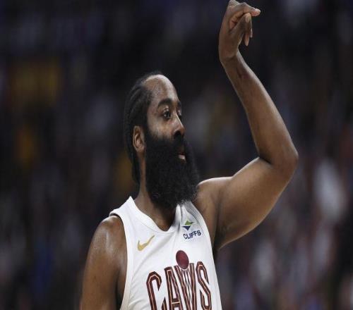 10戰(zhàn)9勝，哈登送審判之投！轟22+10+7+3帽成隊(duì)史首人激活騎士雙核