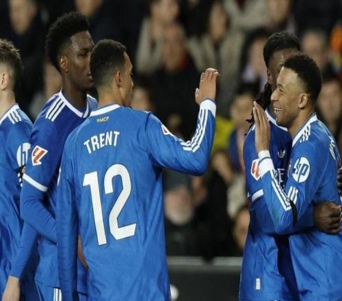 世體：盡管本賽季皇馬聯賽充滿曲折，但現在僅落后巴薩1分