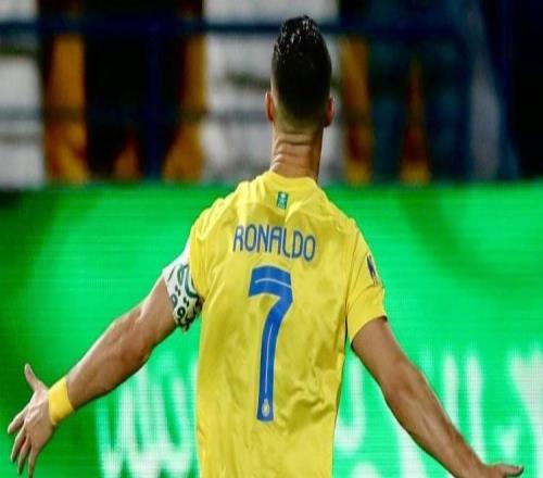 巴薩前主席差評(píng)C羅罷賽：打工仔不能因?yàn)樗接鴷绻ぃ? />
<div   id=