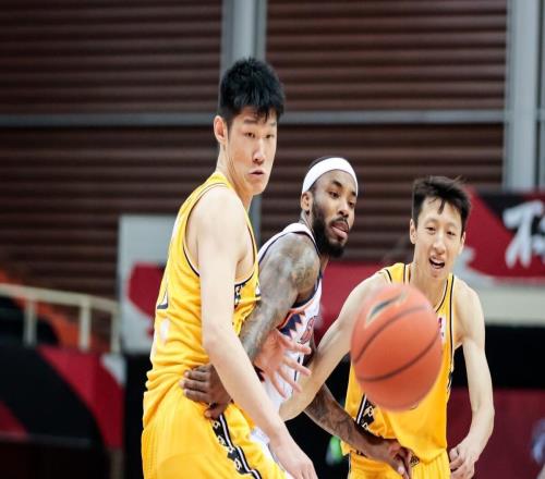 CBA季后賽激戰(zhàn)正酣！本土新星強勢崛起，廣廈山西半決賽一觸即發(fā)