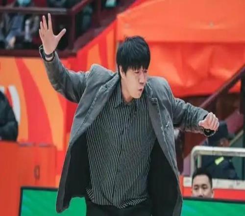 違約金120萬美金，山東要裁鮑威爾不容易，邱彪兩嫡系更應該走人