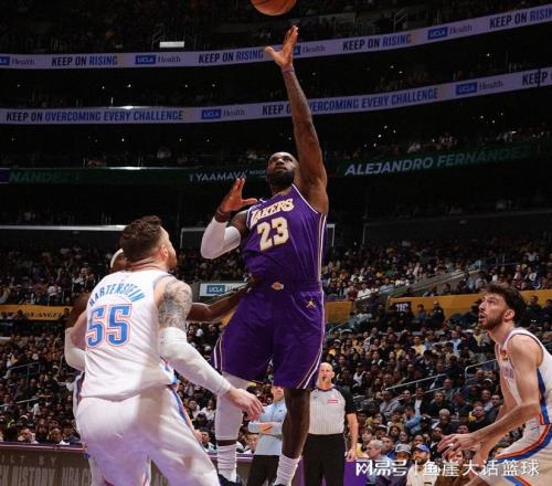 湖人無(wú)緣逆轉(zhuǎn)！老詹22+6很不滿，裁判引爭(zhēng)議，里夫斯16+7全隊(duì)最低