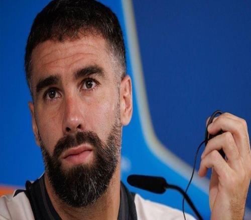 記者：卡瓦哈爾沒什么問題，只是皇馬距巴薩僅1分后被找話題