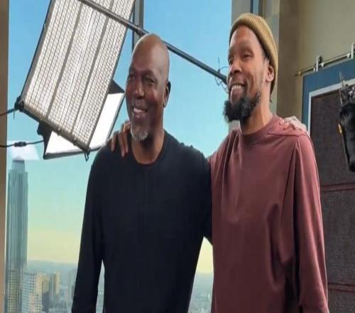 杜蘭特專訪奧拉朱旺！向大夢學(xué)夢幻腳步未來希望在火箭退役球衣