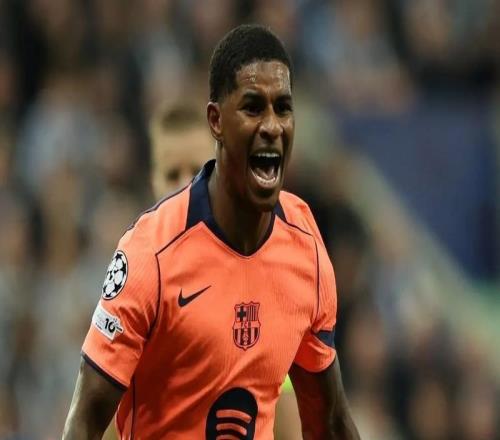 買還是不買昔日“曼聯(lián)太子”在諾坎普打出兩雙，可巴薩仍糾結的