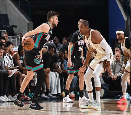 神劇情！勇士23次失誤還能逆轉(zhuǎn)絕殺灰熊最后8分鐘對手僅5分