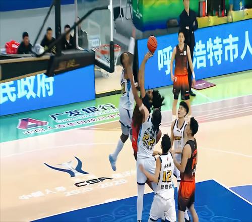 21分大勝?gòu)V廈！山東男籃拼下第3，新援瓊斯爆發(fā)，邱彪難掩喜色！