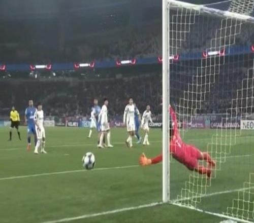 劉越：斯盧茨基換人依舊執(zhí)著前場局部配合比較單一