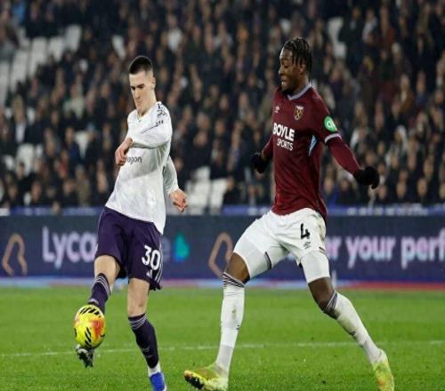 謝什科絕平曼聯(lián)11守住前四！卡里克明顯犯錯，真正考驗已經(jīng)到來