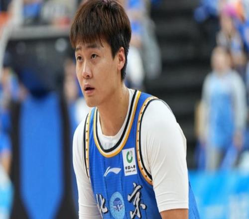 CBA官方罰單：趙睿嚴(yán)重不當(dāng)評(píng)論停賽3場(chǎng)罰款5萬首鋼罰5萬