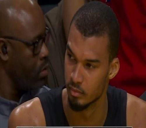 打瘋了！文班亞馬8分鐘9中8狂轟25分創(chuàng)生涯紀(jì)錄+隊(duì)史紀(jì)錄