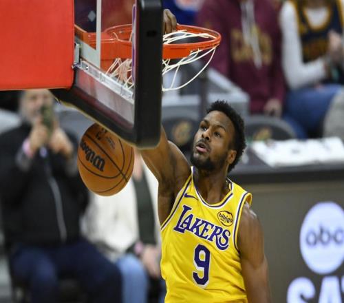 28分慘敗暴露短板，兩人成湖人安慰！2換1淘到寶+布朗尼最佳一戰(zhàn)