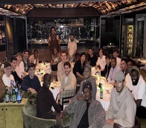 沒帶教練，皇馬一線隊所有球員舉行了一次團(tuán)隊晚宴