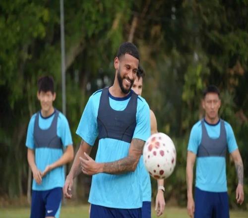 鑄牢第一道防線！武漢三鎮(zhèn)新援阿德里亞諾：無懼壓力，展示自我