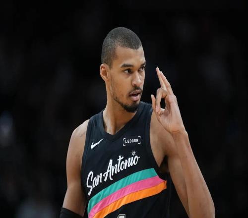 打爆湖人！22歲的文班，到底有多出色