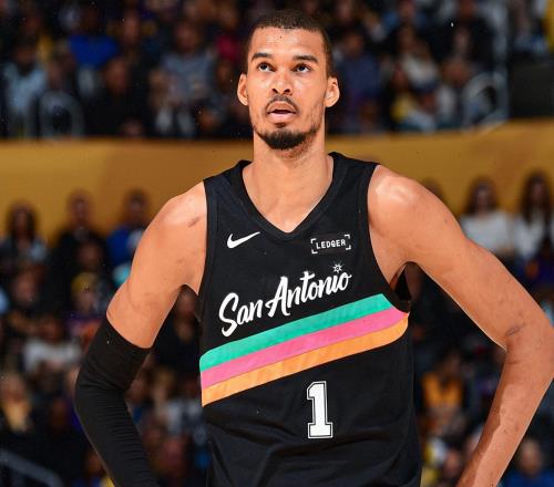 26分鐘轟40分12板！就在今天，1項(xiàng)前無(wú)古人的NBA紀(jì)錄被文班達(dá)成了