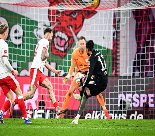 拜仁連續(xù)5個賽季未闖入德國杯四強(qiáng)，而萊比錫同期4次進(jìn)四強(qiáng)