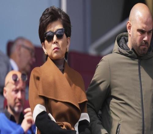 世體：里昂主席米歇爾康想收購(gòu)?fù)邆愇鱽喤慊蛘呷R萬(wàn)特女足