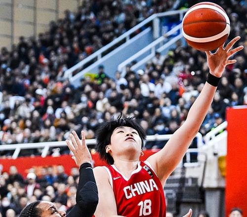 19分鐘砍21分！中國女籃25歲1米92奇兵閃耀：宮帥用她搭檔韓旭