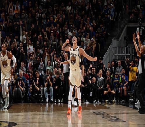 完成絕殺率領(lǐng)球隊(duì)完成逆襲！鋒線新星已經(jīng)在勇士站穩(wěn)了腳跟