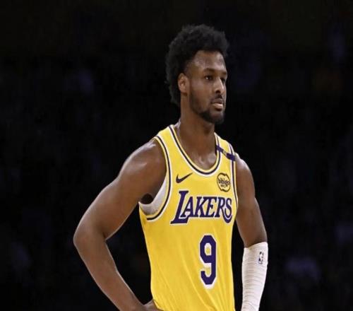 布朗尼12+6爆發(fā)：賽季首次上雙+多數(shù)據(jù)追平生涯紀錄罕見三分全中