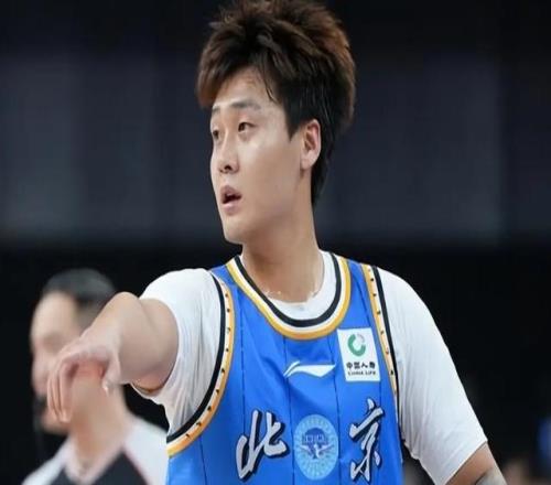 趙睿因不當(dāng)言論被停賽三場罰款五萬，四字評價籃協(xié)罰單：避重就輕