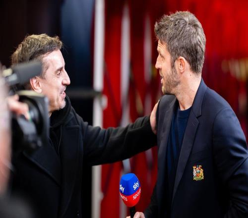 曼聯(lián)名宿談卡里克執(zhí)教前景！基恩觀點(diǎn)遭反駁，內(nèi)維爾堅(jiān)持物色名帥