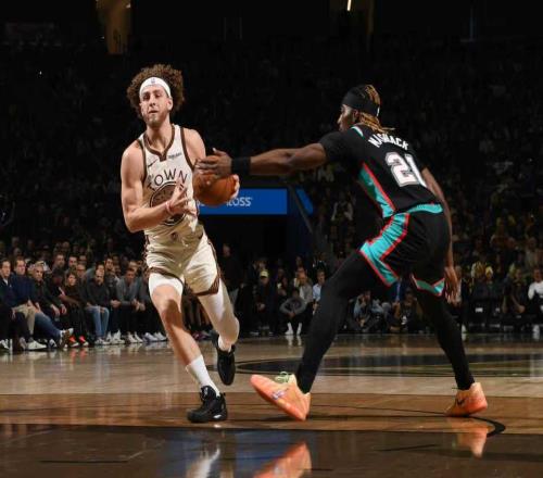 勇士決勝110準絕殺17分逆轉(zhuǎn)灰熊桑托斯16+8引7人上雙制勝