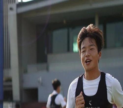 李鎮(zhèn)全：享受鮮花掌聲，也要扛住批評質(zhì)疑