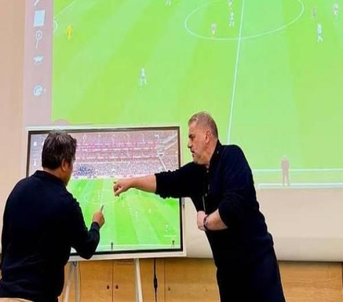 郵報(bào)：澳波在挪威一大學(xué)開展戰(zhàn)術(shù)研討會(huì)，有約250人參加