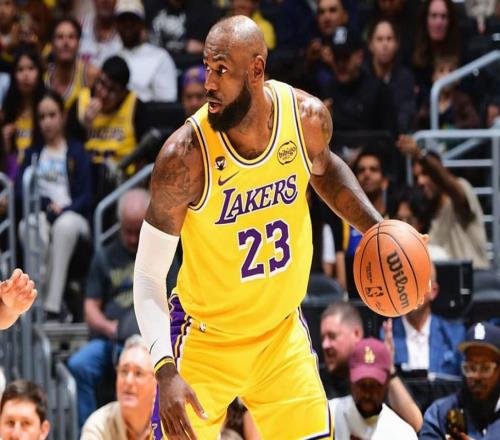 詹姆斯因傷缺席今日比賽，連續(xù)21年入選最佳陣容的紀(jì)錄遭終結(jié)