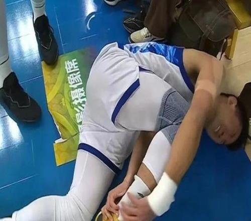 廣廈官方：孫銘徽右距腓前韌帶部分撕裂預計傷停68周