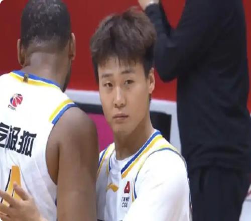 CBA公司給趙睿開出1份大罰單，北京隊也被罰款5萬