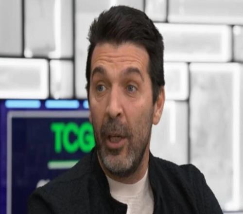 布馮：我珍藏了很多球衣，如C羅倒鉤、15年歐冠決賽梅西球衣