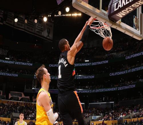 鎮(zhèn)壓西部四大勁旅！馬刺三少瘋狂崛起：雷霆掘金火箭湖人全吃癟