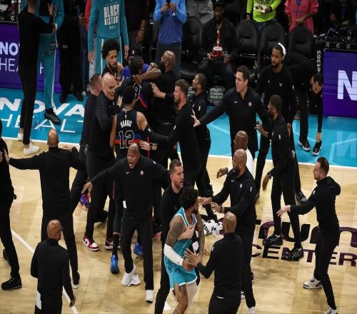 多人混戰(zhàn)致禁賽！名不見經傳的活塞隊杜倫，憑什么入選全明星