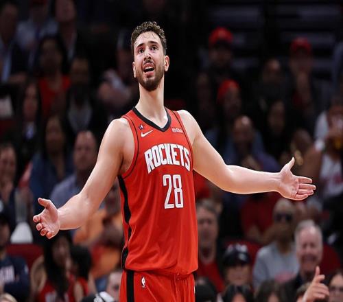 打爆了快船內(nèi)線！火箭內(nèi)線支柱看起來(lái)也在調(diào)整自己的打法