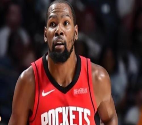 狀態(tài)一般，杜蘭特三分9中3全場取21分8板6助1帽，8失誤扎眼