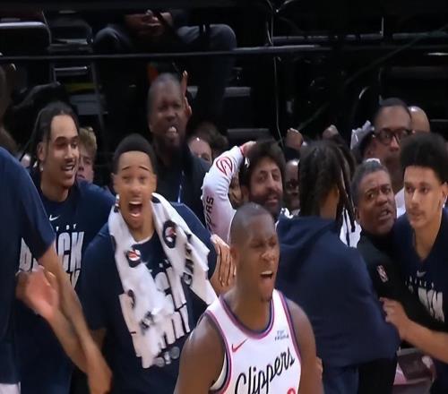 末節(jié)19分+準絕殺戰(zhàn)神卡降臨美記破防！生涯最佳1季被遭快船背刺