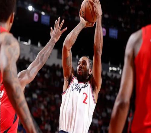 絕對(duì)核心的狀態(tài)出現(xiàn)下滑，快船的競(jìng)爭(zhēng)力也隨即變得嚴(yán)重不足了