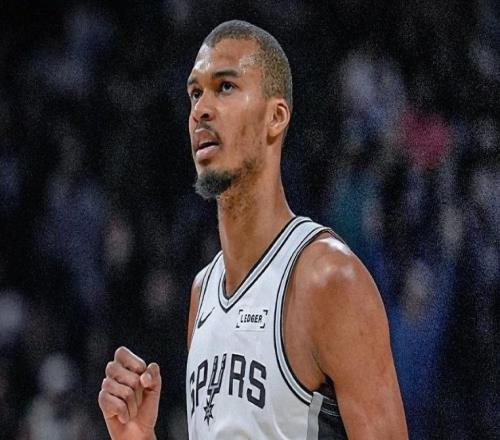 逆轉(zhuǎn)勇士取6連勝！文班亞馬背靠背兩戰(zhàn)66+21沖MVP身前存兩座大山