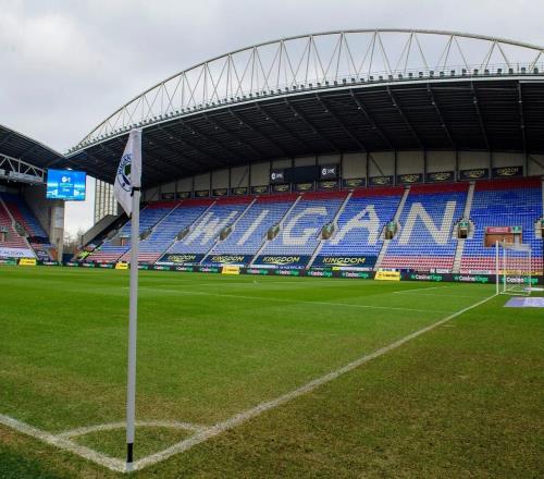 哀悼，一名維岡球迷看比賽時(shí)突發(fā)疾病，送醫(yī)后去世