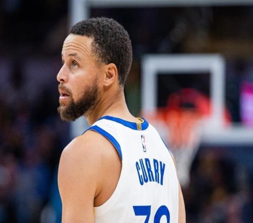 庫(kù)明加家屬拿了太多食物庫(kù)里也覺(jué)得太丟人，主動(dòng)道歉！