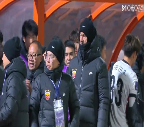 屢敗屢戰！不是每屆中超冠軍都特能輸，球迷：海港在亞冠展示風范