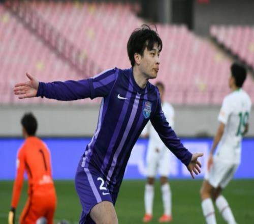 他是津門虎功勛后衛(wèi)，曾在J聯(lián)賽留洋，如今官宣加盟中甲球隊(duì)