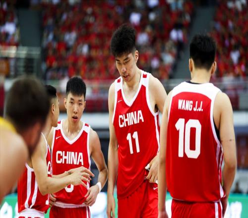 男籃中鋒4選3！杜鋒弟子提前出局，郭艾倫隊友上位，周琦留懸念